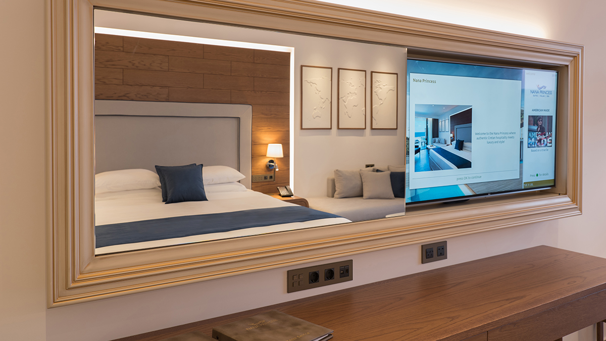 Deluxe Junior Suite Sea View with private heated pool